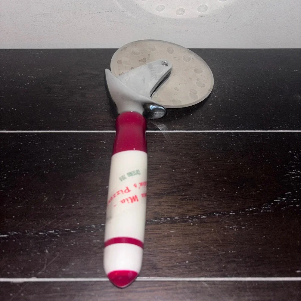Mama Mia Klein's Pizzeria Pizza Cutter Red Cream‎ Stainless Steel 9 Inch 2018